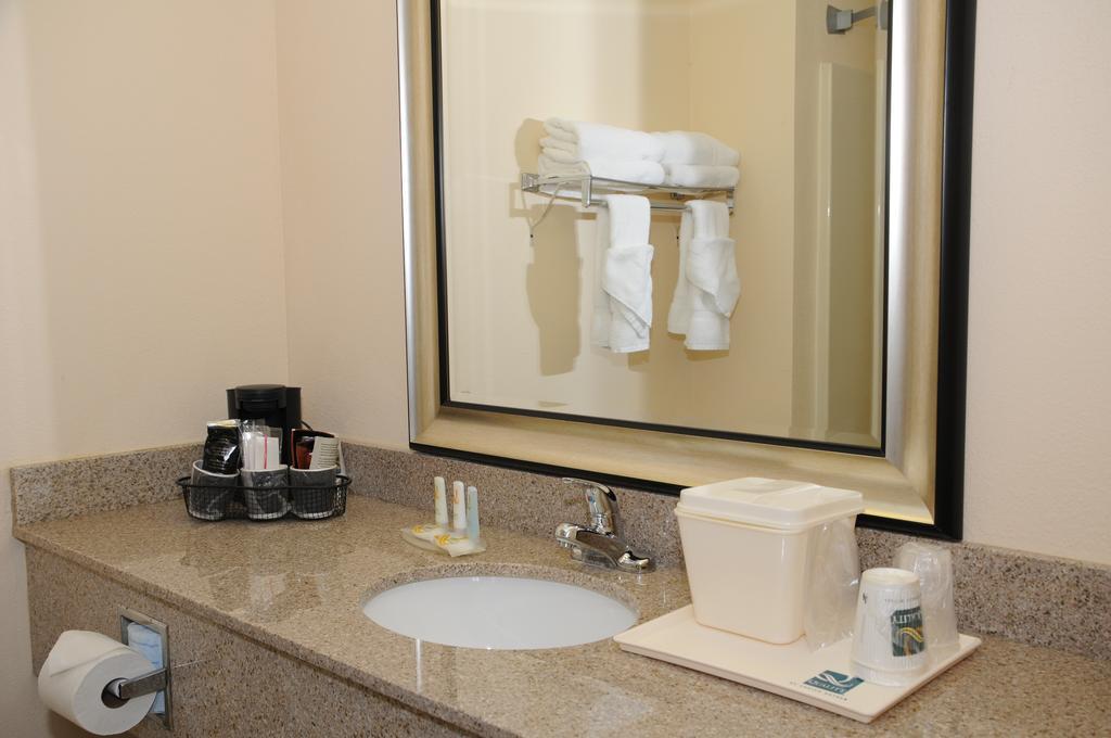 Quality Inn Huntersville Near Lake Norman Zewnętrze zdjęcie