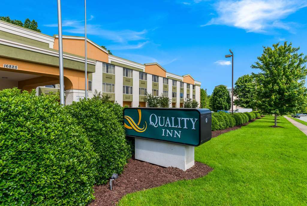 Quality Inn Huntersville Near Lake Norman Zewnętrze zdjęcie